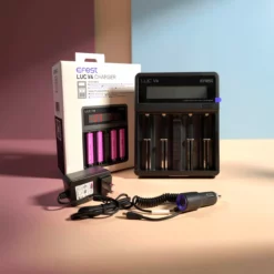 Efest LUC V4 LCD 4 fiókos univerzális akkumulátortöltő